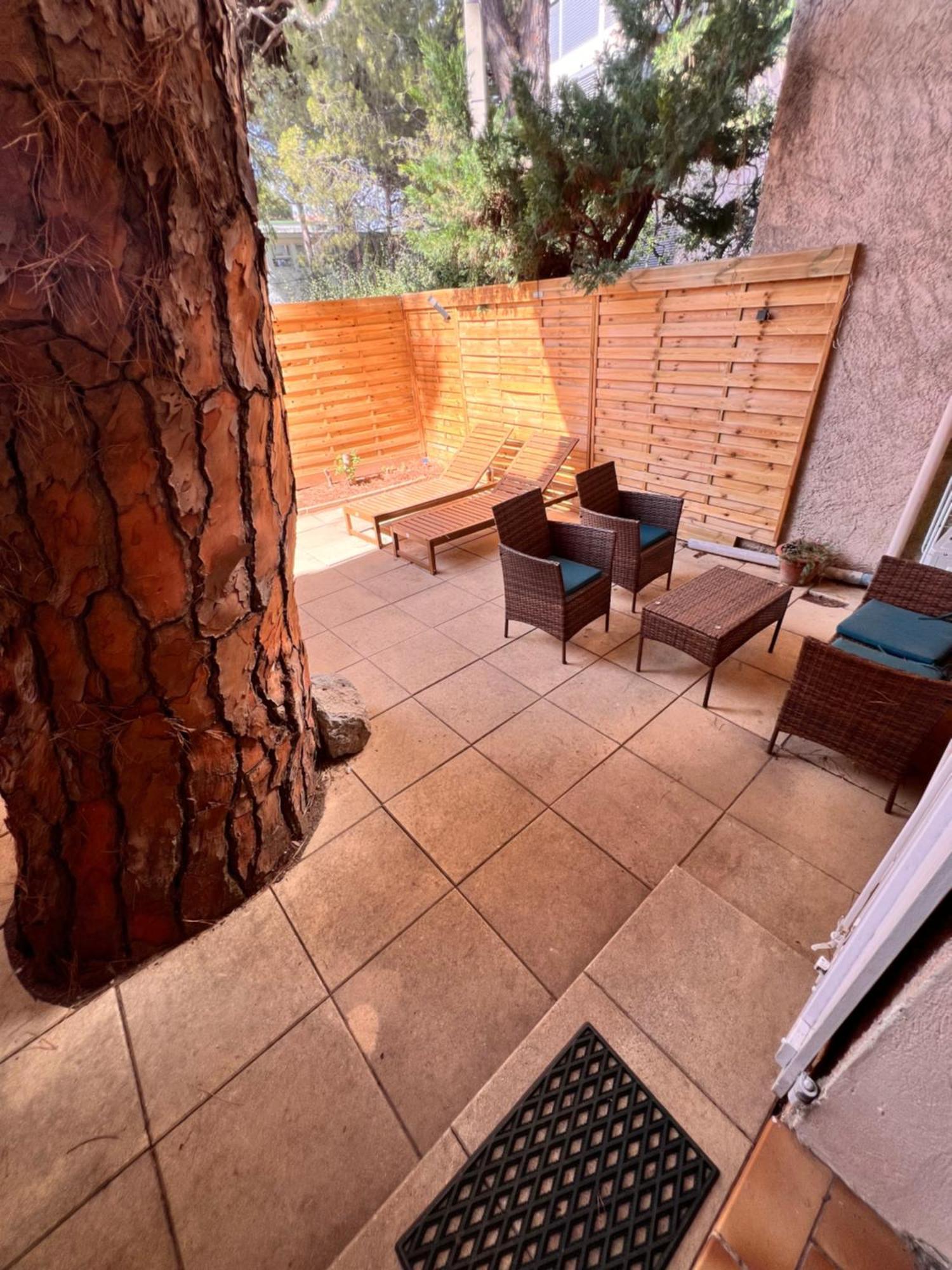 Sympathique Studio En Rez De Jardin Dans Residence Hyères Eksteriør bilde